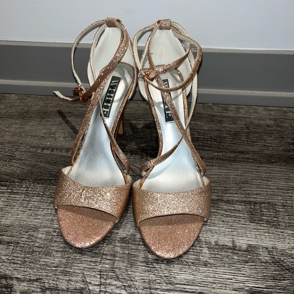 White by Vera Wang size 8 rose gold heels